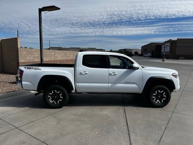2023 Toyota Tacoma TRD Off-Road photo 2