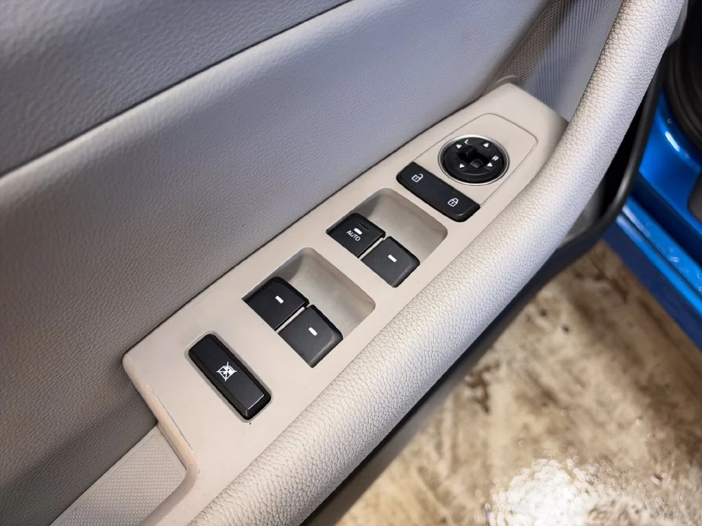 Used 2018 Blue Hyundai SEL image 16
