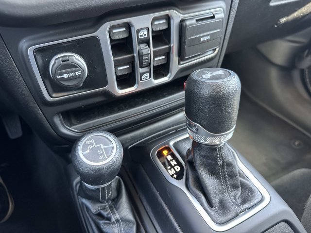 Used 2025 Black Jeep Sahara image 49