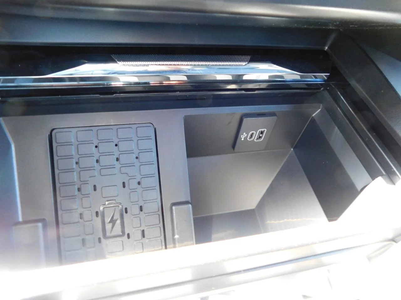 New 2027 Carbonized Gray Metallic Ford F-250® Lariat® image 53