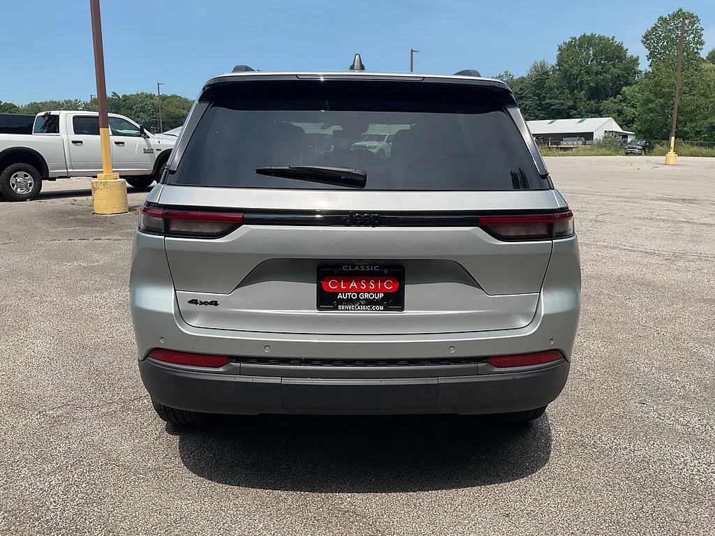 New 2026 Silver Zynith Jeep Altitude 4x4 image 6