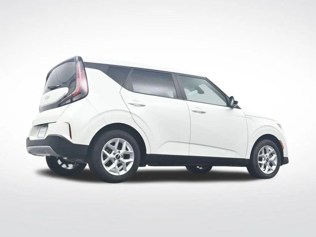 Used 2025 White Kia LX image 34