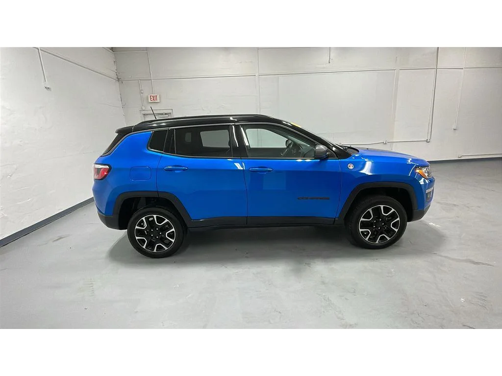 Used 2020 Laser Blue Pearlcoat Jeep Trailhawk 4WD 2.4L image 10