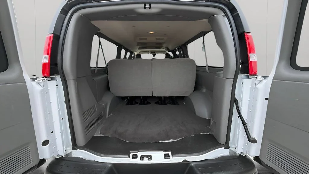 Used 2025 Summit White Chevrolet 1LT image 26