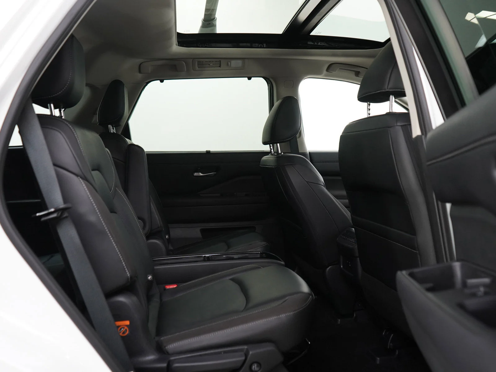 Used 2023 Pearl White Tricoat Nissan SL image 12
