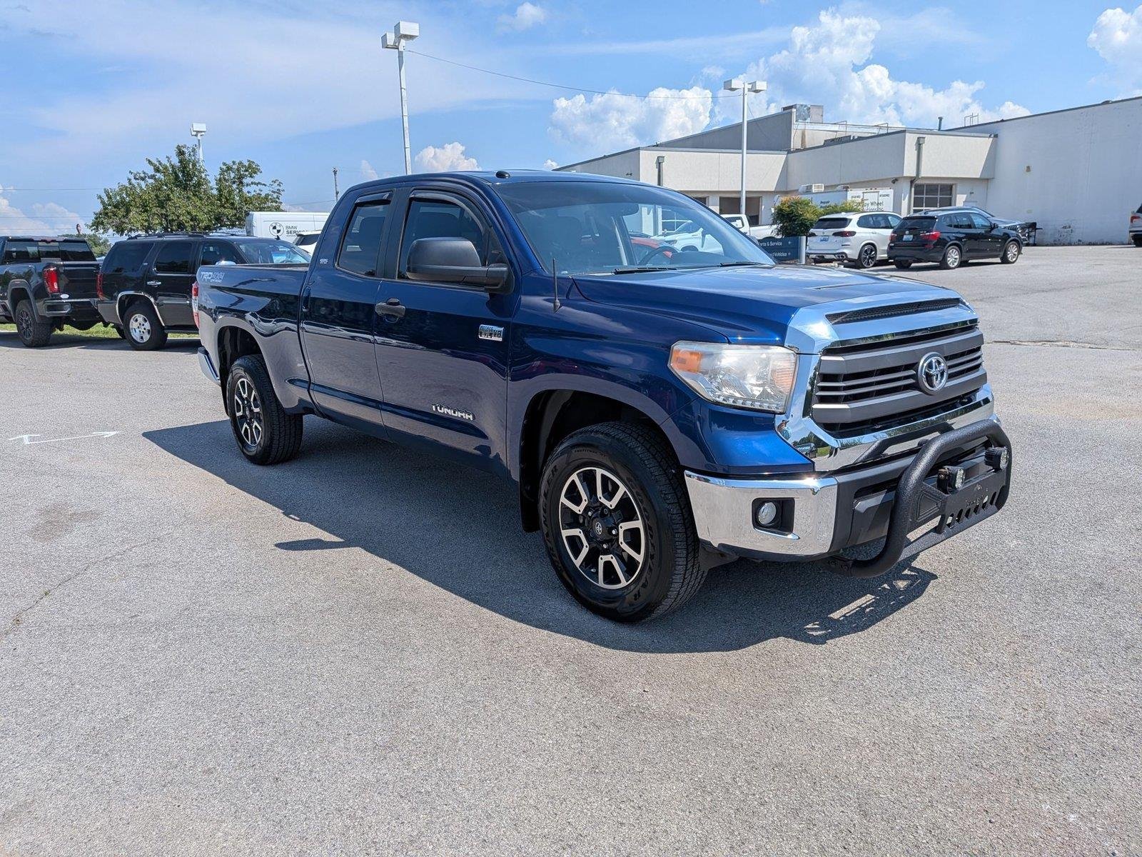 Used 2015 Blue Ribbon Metallic Toyota SR5 image 7