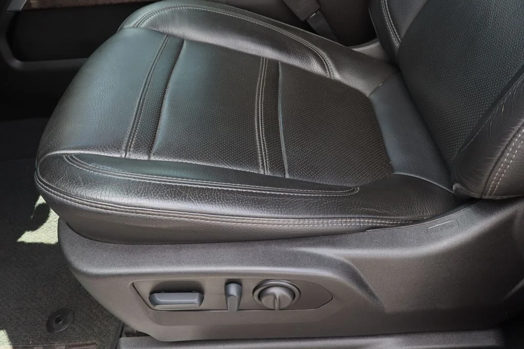Used 2022 White GMC Denali image 23