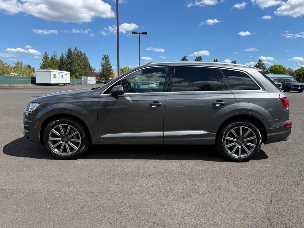 Used 2019 Gray Metallic Audi 55 Prestige image 4