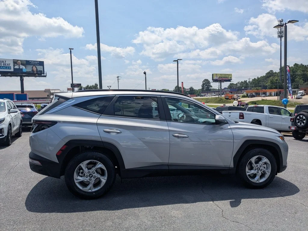 Used 2022 Shimmering Silver Hyundai SEL image 4