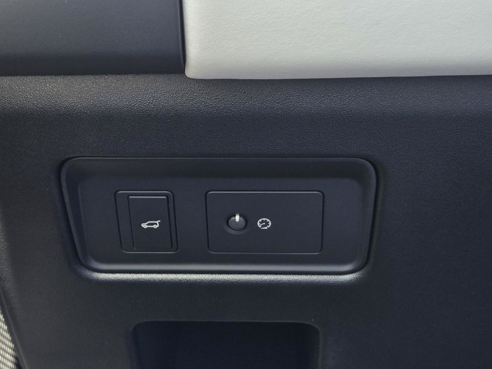 Used 2025 Black Land Rover S image 18