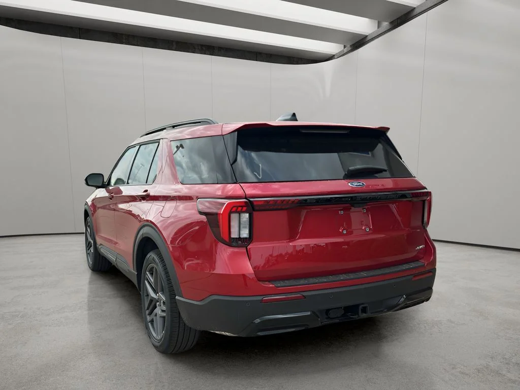 New 2026 Rapid Red Metallic Tinted Clearcoat Ford ST-Line image 3
