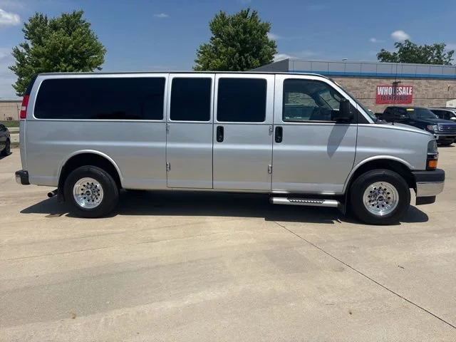 Used 2018 SILVER ICE METALLIC Chevrolet LT image 26