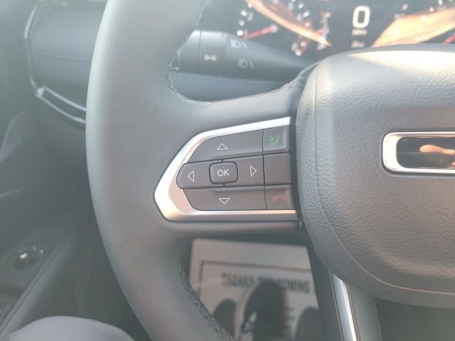 New 2026 Diamond Black Crystal Pearlcoat Jeep Latitude image 11