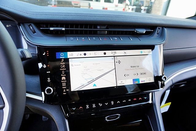 New 2026 Diamond Black Crystal Pearl-Coat Exterior Paint Jeep Limited image 30