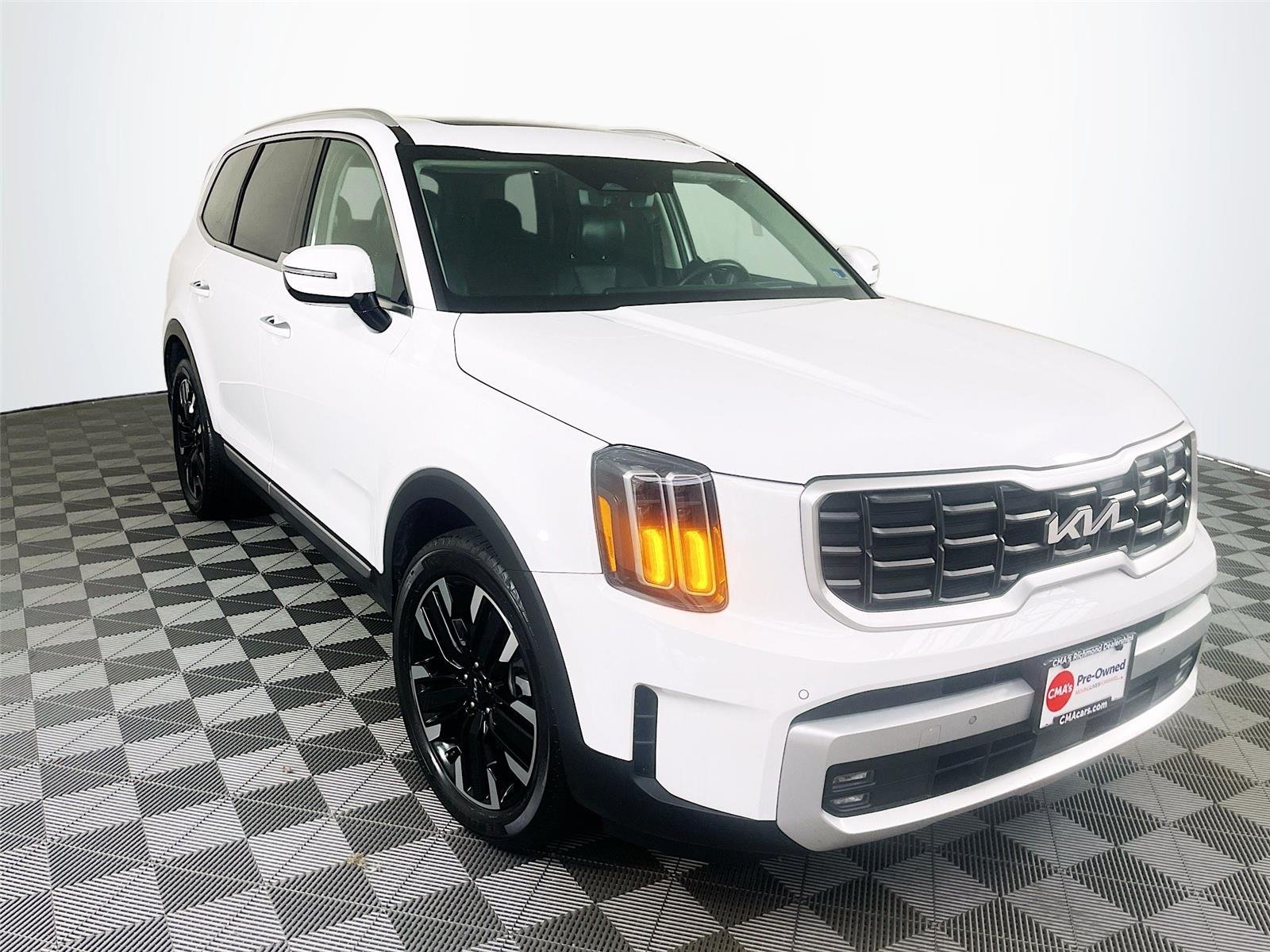 Used 2024 Glacial White Pearl Kia SX-Prestige image 1