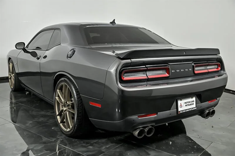 Used 2016 Granite Crystal Metallic Clear Coat Dodge R/T image 7