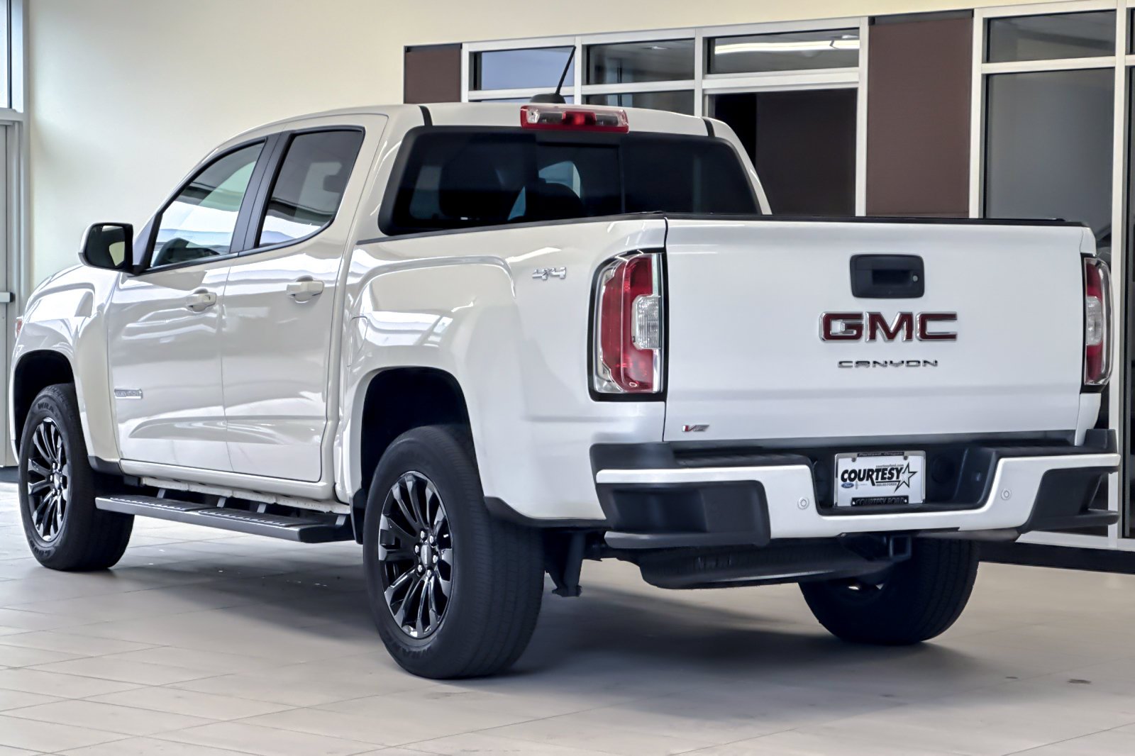 Used 2021 Summit White GMC 4WD Elevation image 6