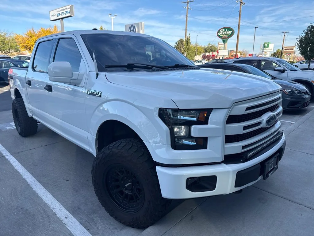 Used 2017 White Ford XLT image 1