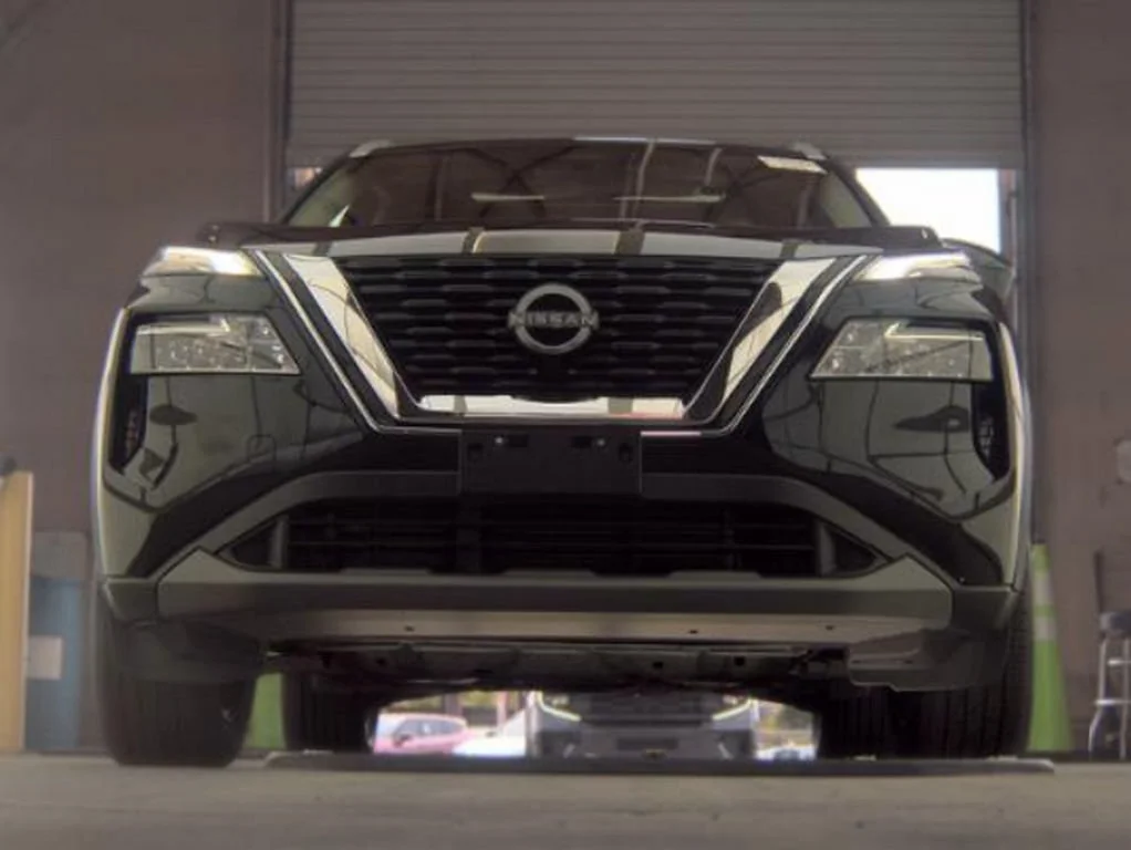 Used 2023 Black Nissan SV image 4