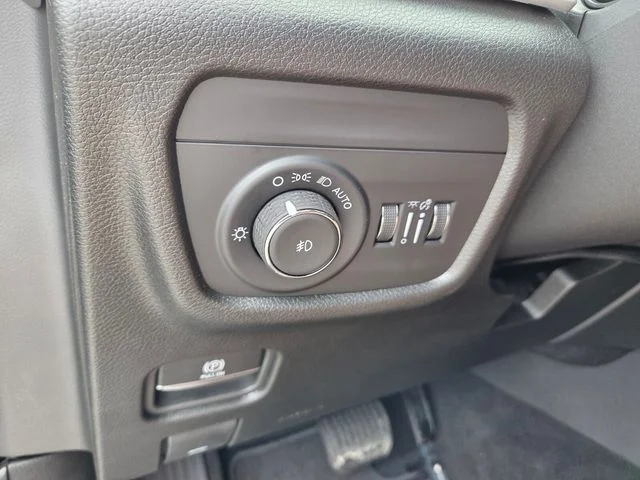 New 2026 Baltic Gray Metallic Clear-Coat Exterior Paint Jeep Limited image 22