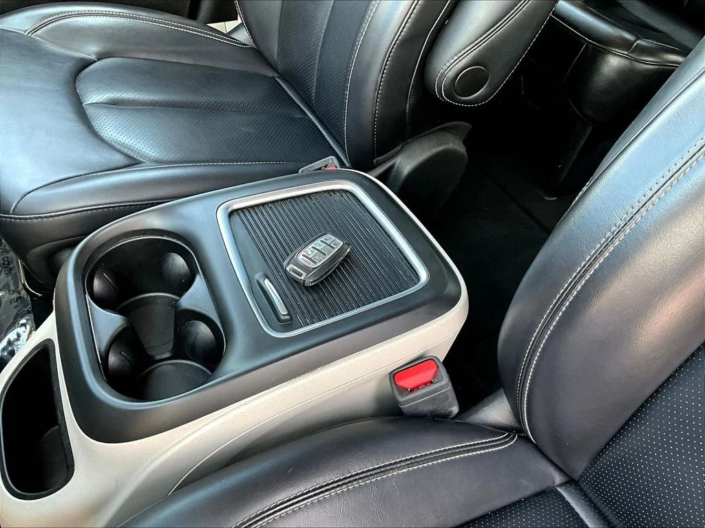 Used 2023 Red Chrysler Touring L image 36