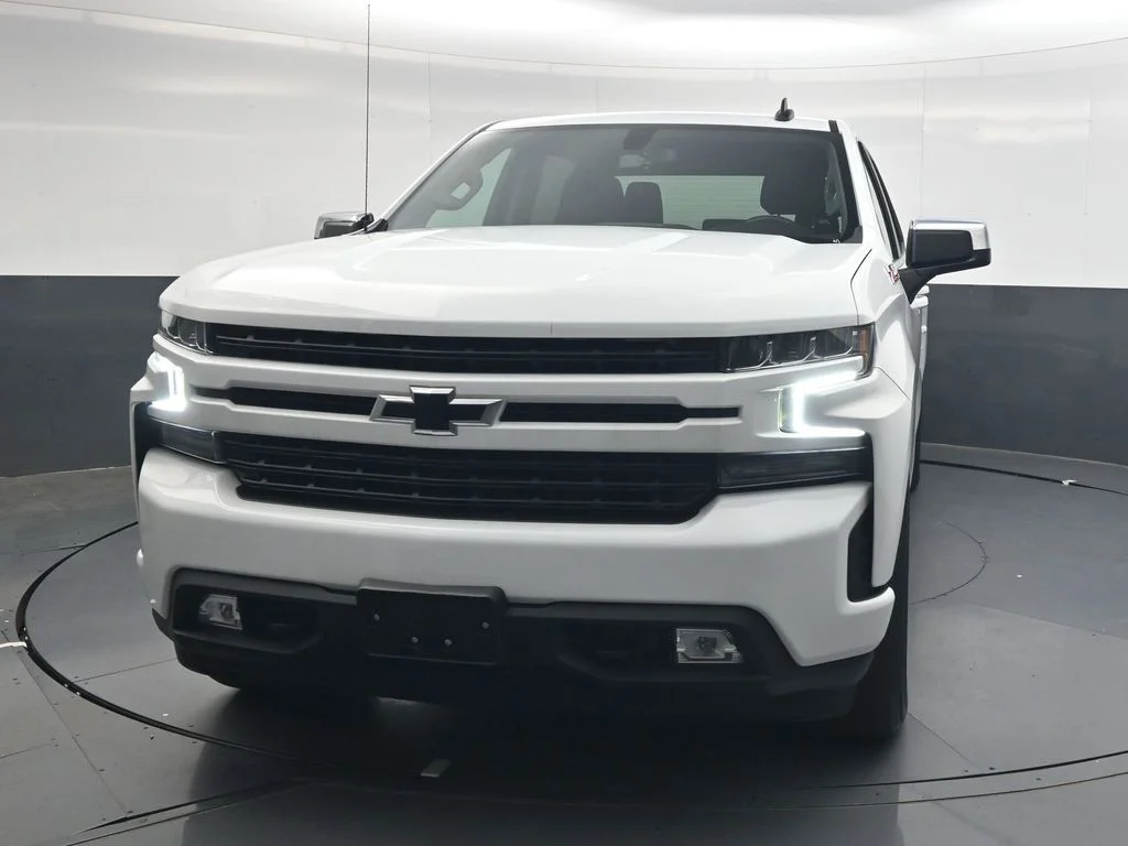 Used 2022 White Chevrolet RST image 14