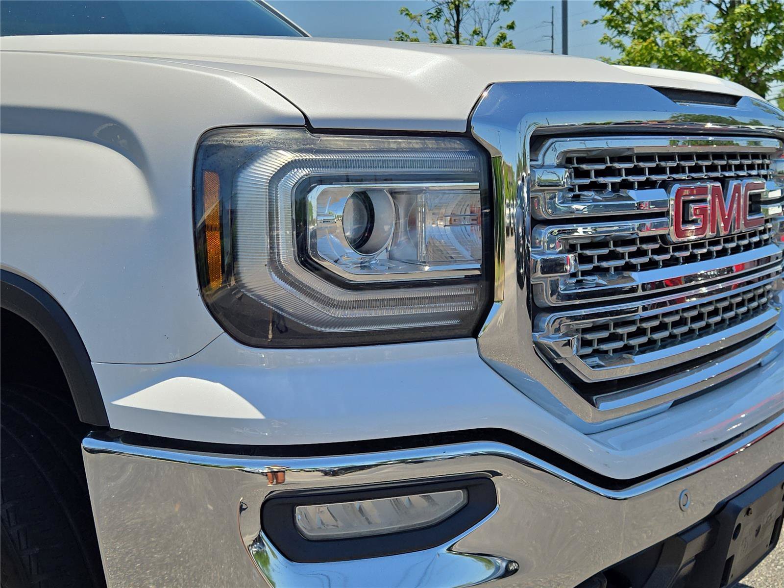 Used 2018 White GMC SLT image 4