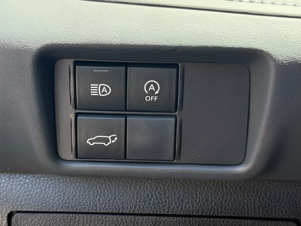 2023 Toyota Highlander LE - Photo 25