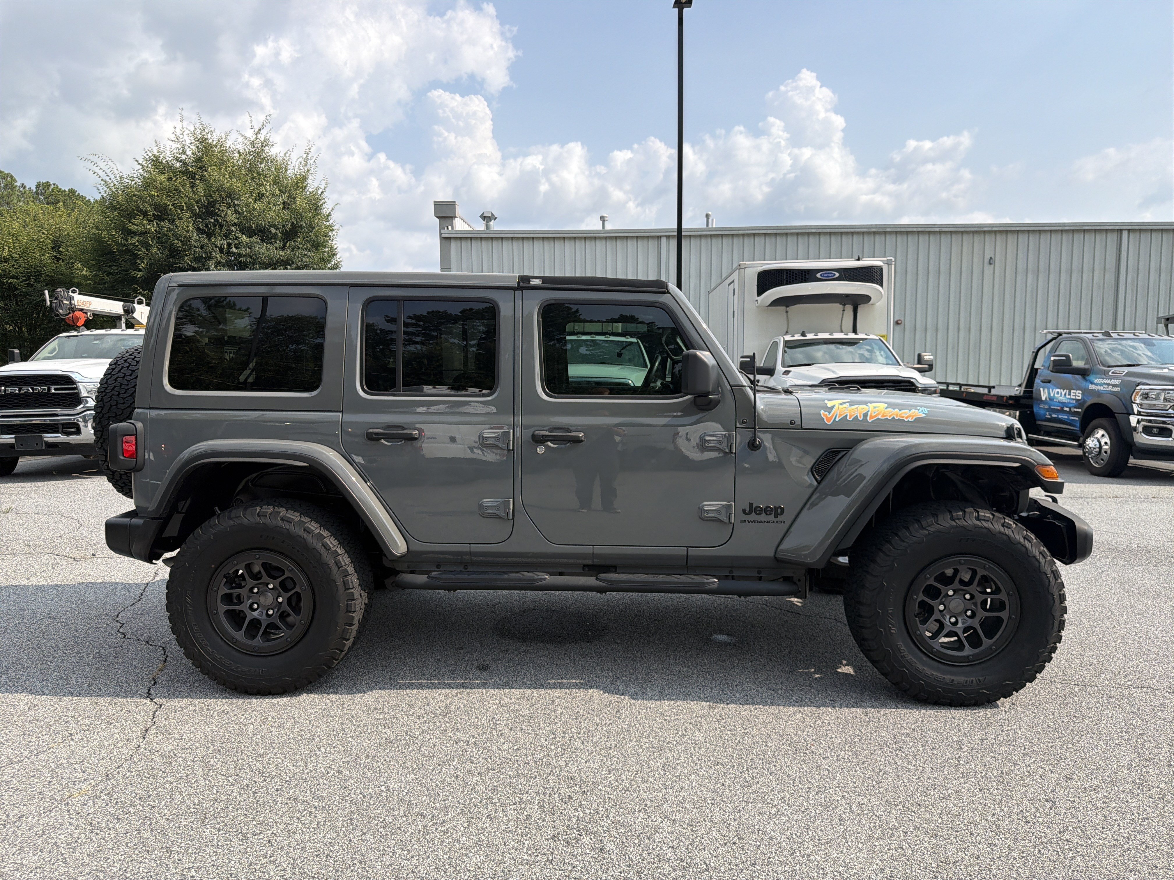 Used 2023 Sting-Gray Clearcoat Jeep Sport image 9