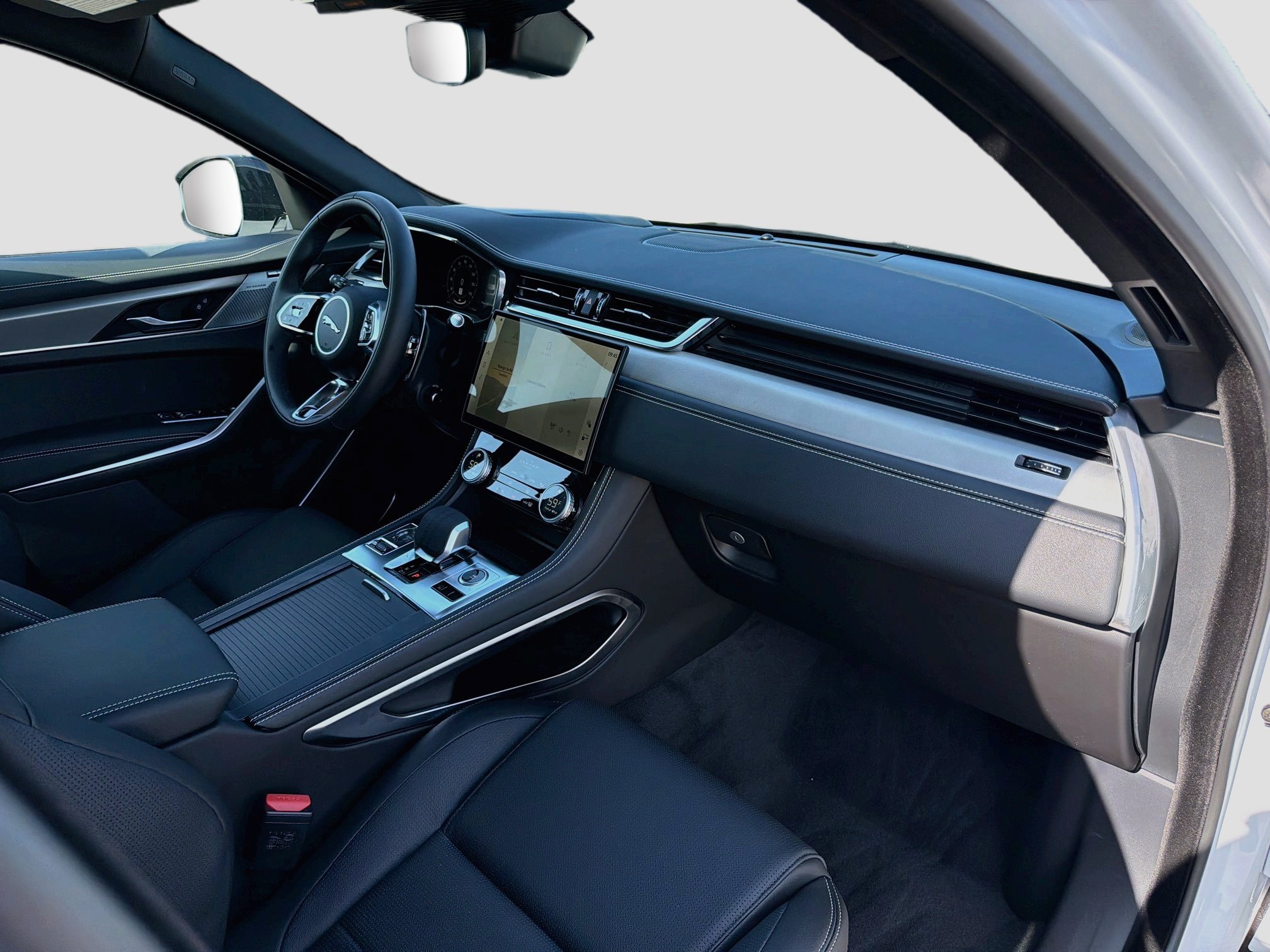 New 2026 Fuji White Jaguar R-Dynamic S image 15