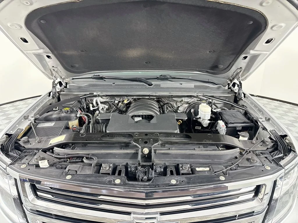 Used 2018 Silver Ice Metallic Chevrolet Premier image 34