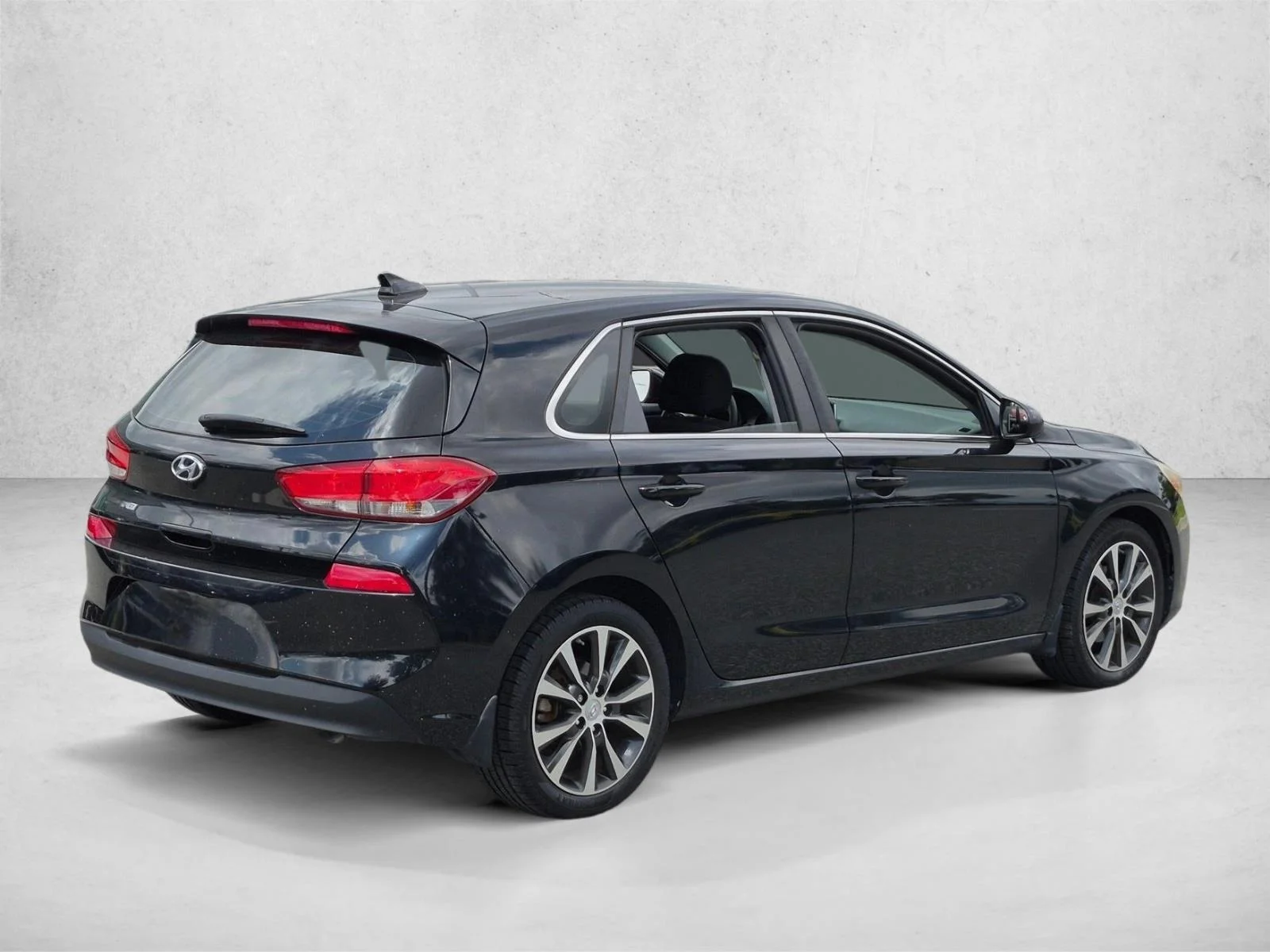 Used 2018 Black Noir Pearl Hyundai  image 5