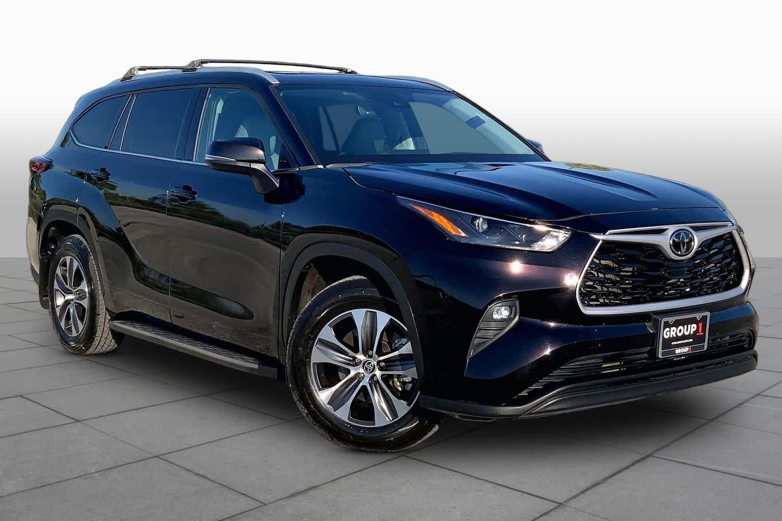 Used 2022 Opulent Amber Toyota XLE image 4