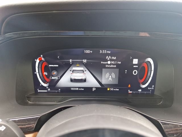 Used 2025 Gray Nissan Platinum image 16