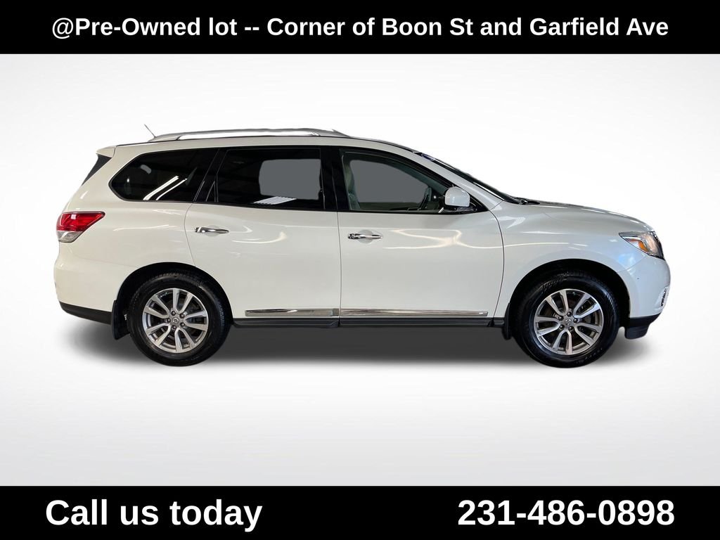 Used 2016 White Nissan SL image 6