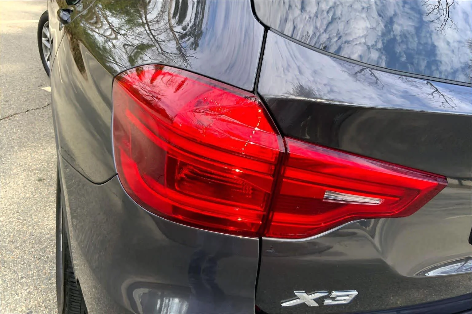 Used 2019 Dark Graphite Metallic BMW xDrive30i image 27