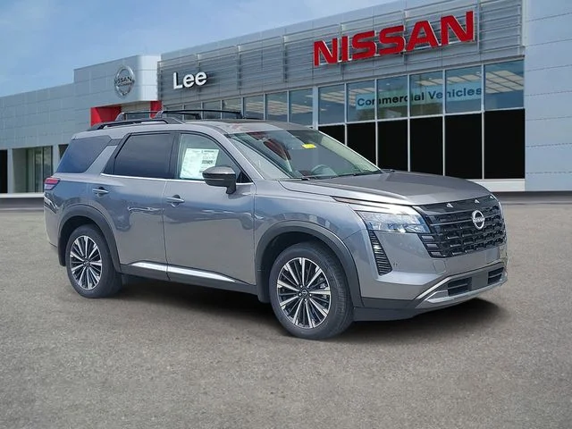 2026 Nissan Pathfinder Platinum 2WD's photo