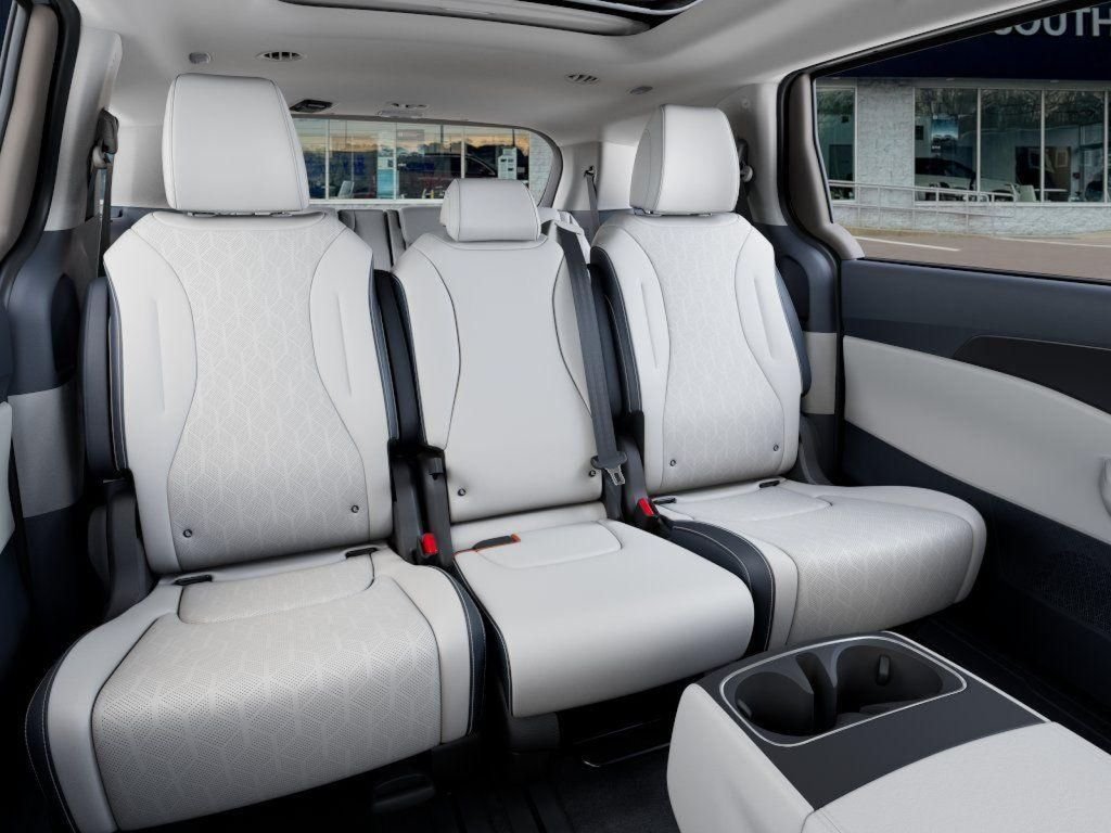 2026 Kia Carnival SX - Photo 16