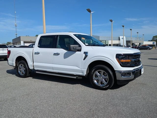 Certified Used 2025 Oxford White Ford XLT image 2