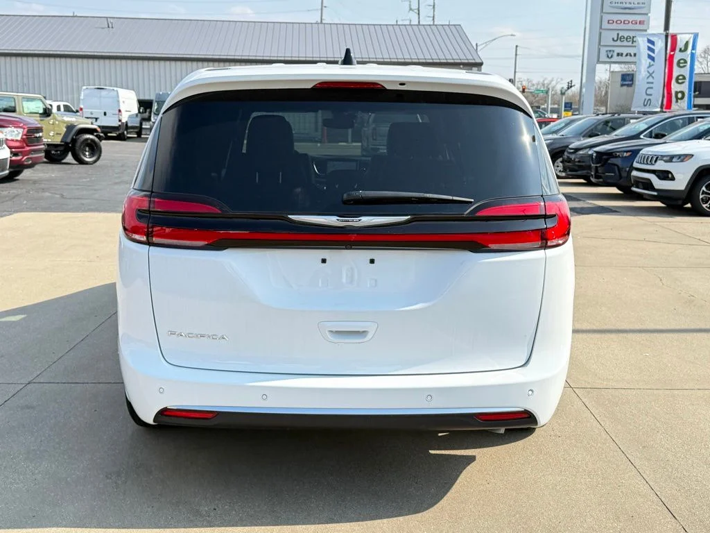 2025 Chrysler Pacifica Select - Photo 6