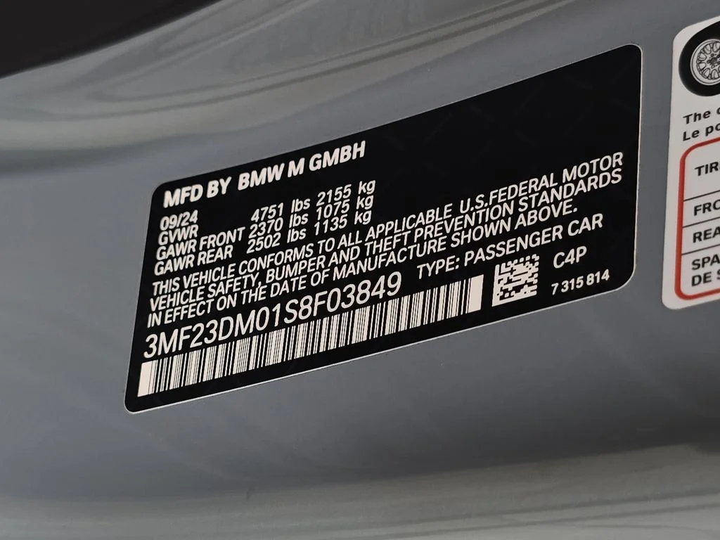 Used 2025 Brooklyn Grey Metallic BMW  image 32