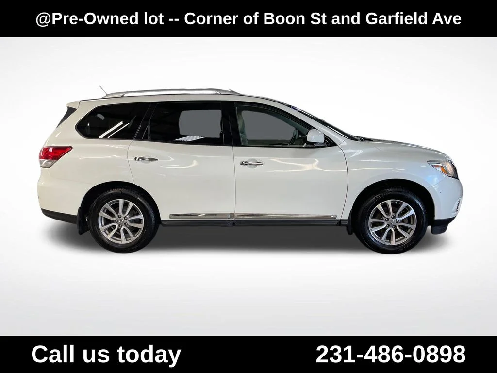 Used 2016 White Nissan SL image 6