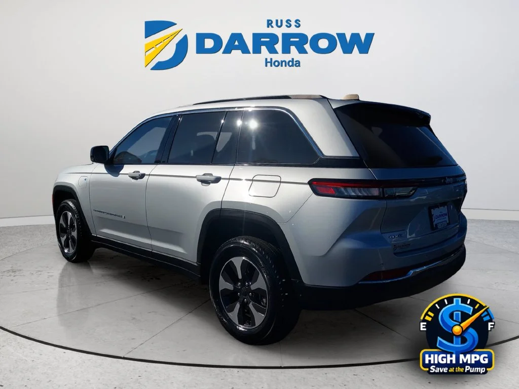 Used 2024 Silver Jeep 4xe image 3