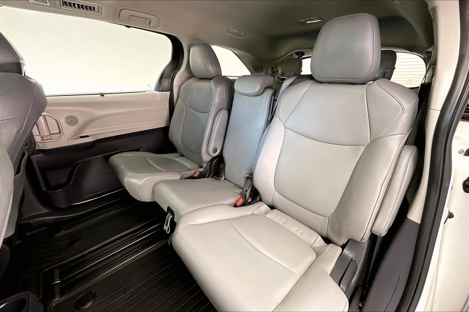 Used 2022 Wind Chill Pearl Toyota XLE image 20