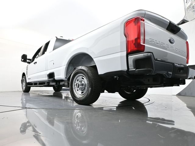 New 2026 Oxford White Ford F-350® XL image 30