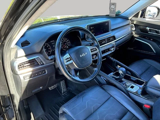 Used 2022 Black Kia SX image 19