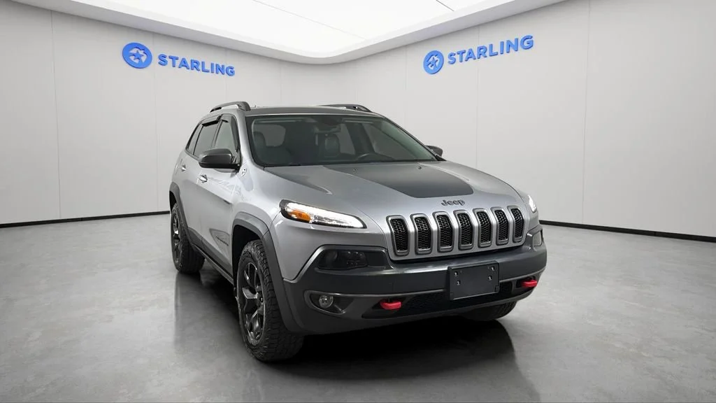 Used 2017 Silver Jeep Trailhawk 4x4 image 14