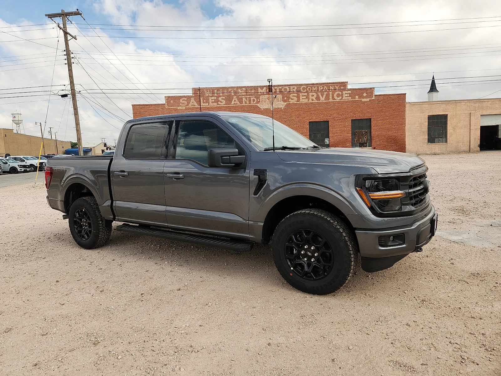 New 2026 Carbonized Gray Metallic Ford XLT image 8