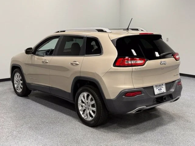 Used 2015 Beige Jeep Limited image 10