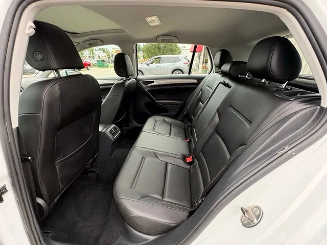 Used 2017  Volkswagen  image 14